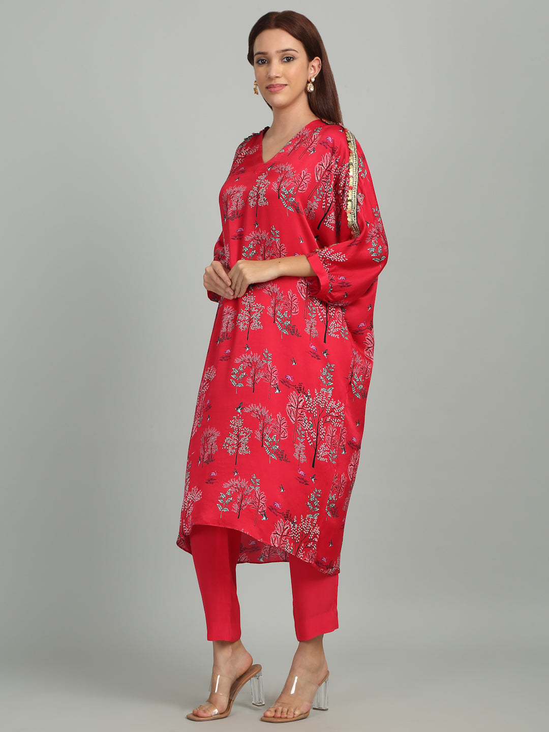 BREACH CANDY - Kaftan with embroidered lace on shoulder