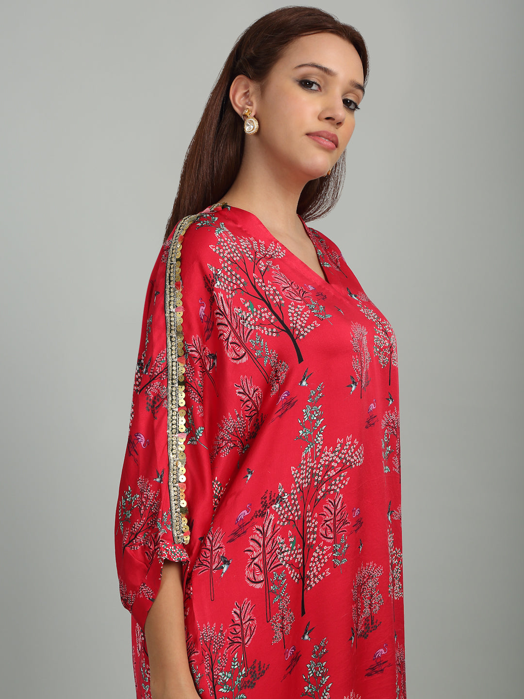 BREACH CANDY - Kaftan with embroidered lace on shoulder